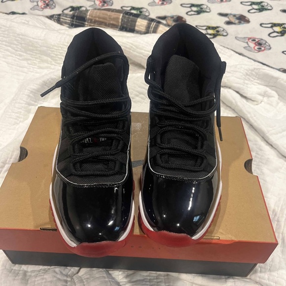 Jordan 11 “Bred” size 10.5 - Picture 2 of 4
